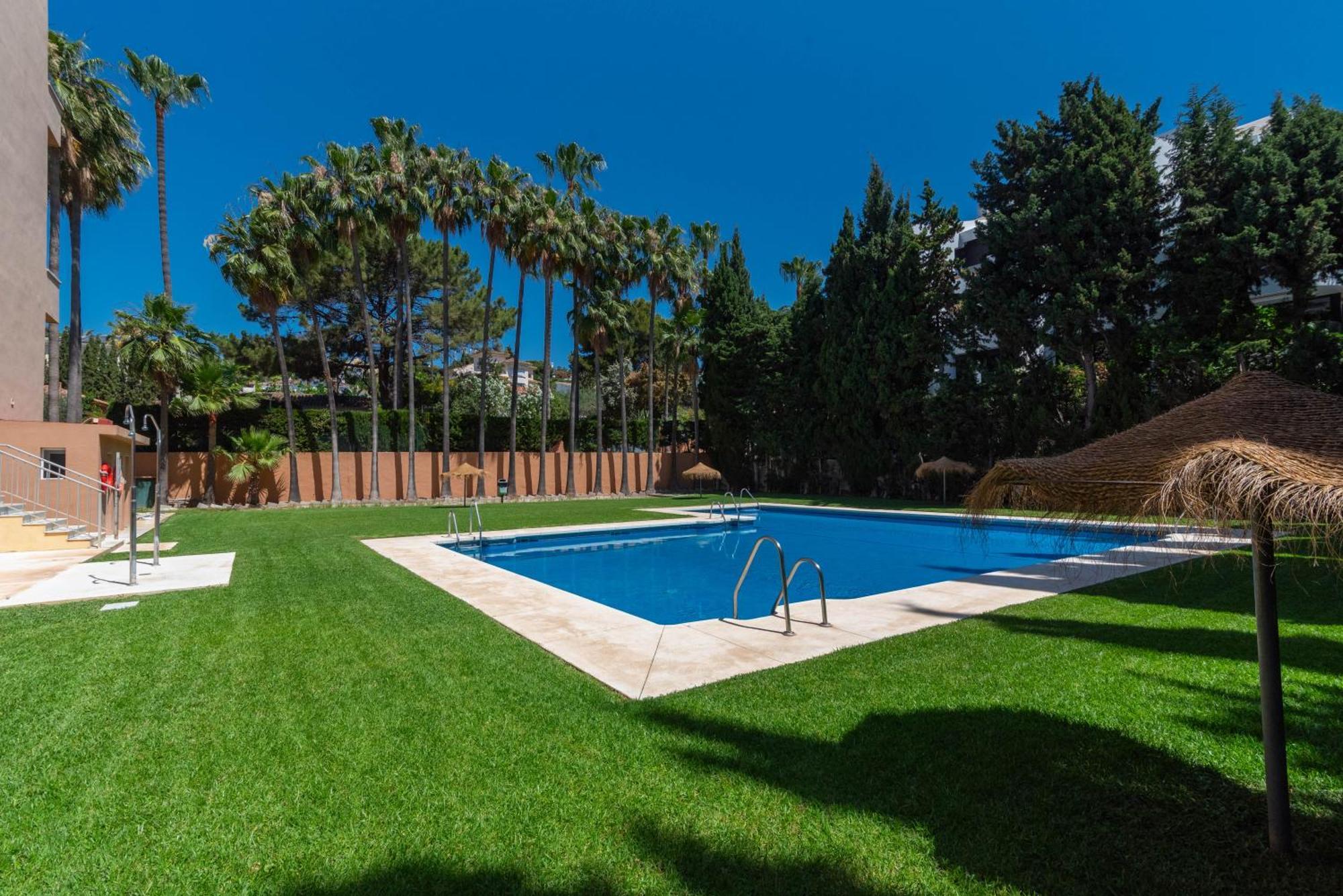 Cabopino Duplex, Swimming Pool, Beach 5Min Away, Chill Out Terrace And High-Speed Wifi マルベーリャ エクステリア 写真